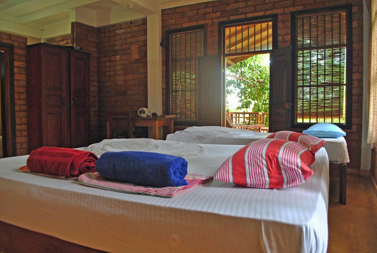 Surf & Yoga Sri Lanka - Surf Camp And Yoga Retreat With Coworking Space Mirissa Exterior foto