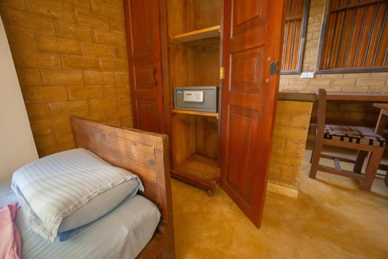 Surf & Yoga Sri Lanka - Surf Camp And Yoga Retreat With Coworking Space Mirissa Exterior foto